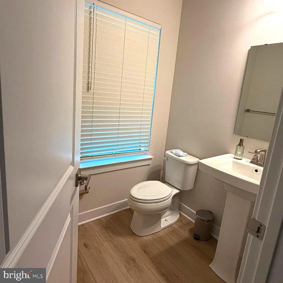 3 bed, 2.5 bath, 2480 sqft, $3,450 — Photo 4