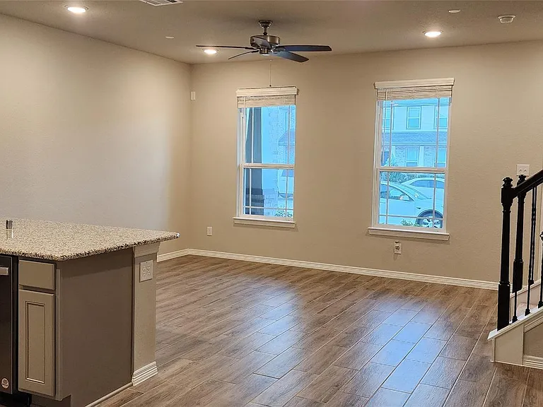 8016 Scanlan Trl — Photo 6