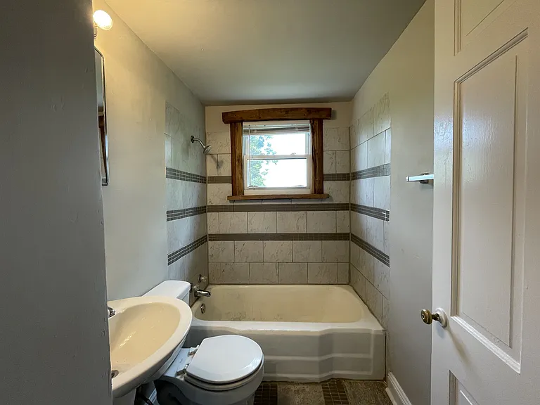 3873 S Amherst Hwy — Photo 15