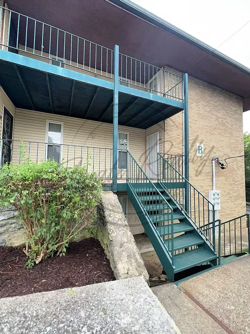 Two Bedroom Spacious Second-Floor Apartment with Modern Comforts Including Washer and Dryer!! — Photo 1