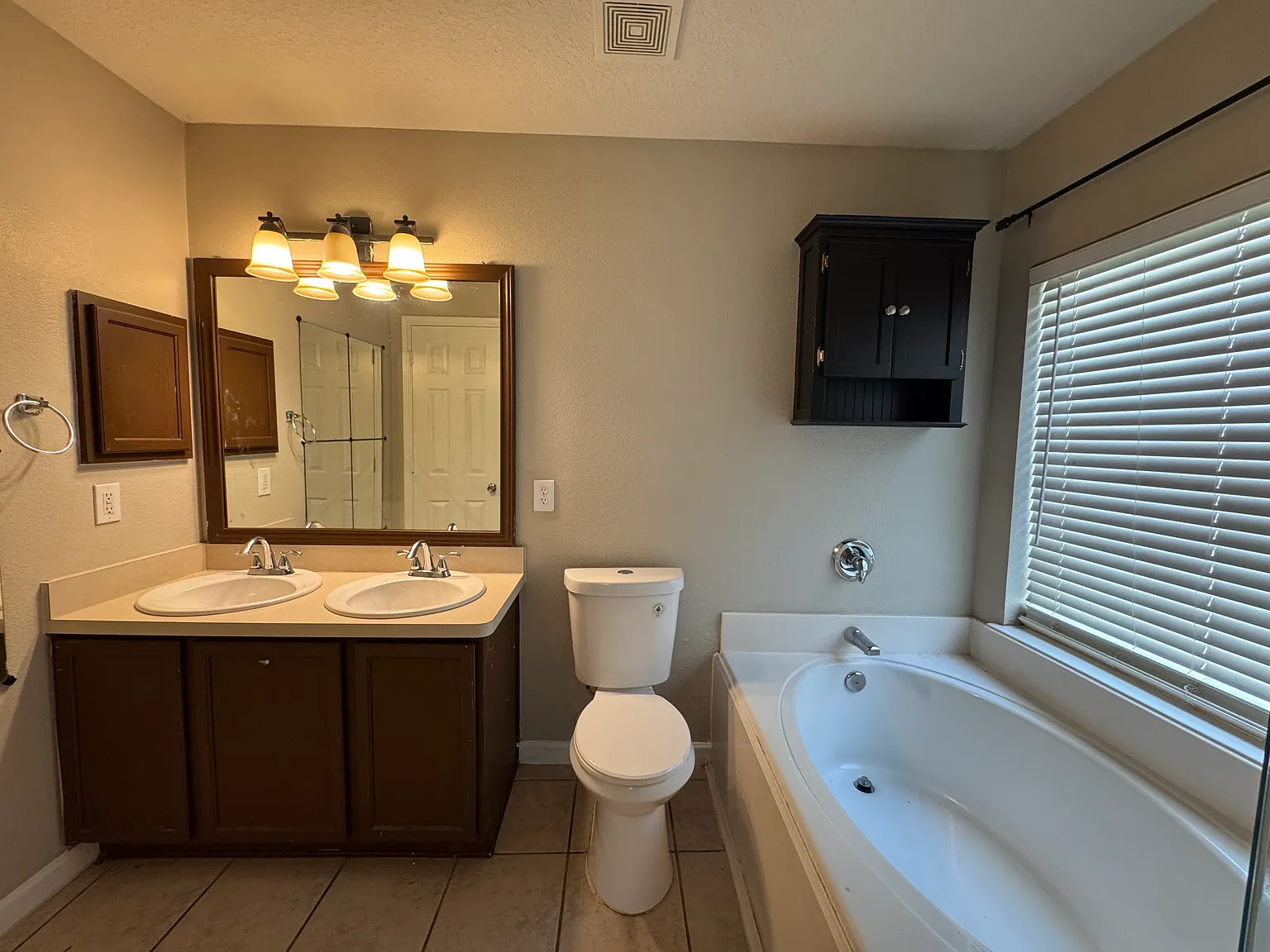 3 bed, 1758 sqft, $1,950 — Photo 3