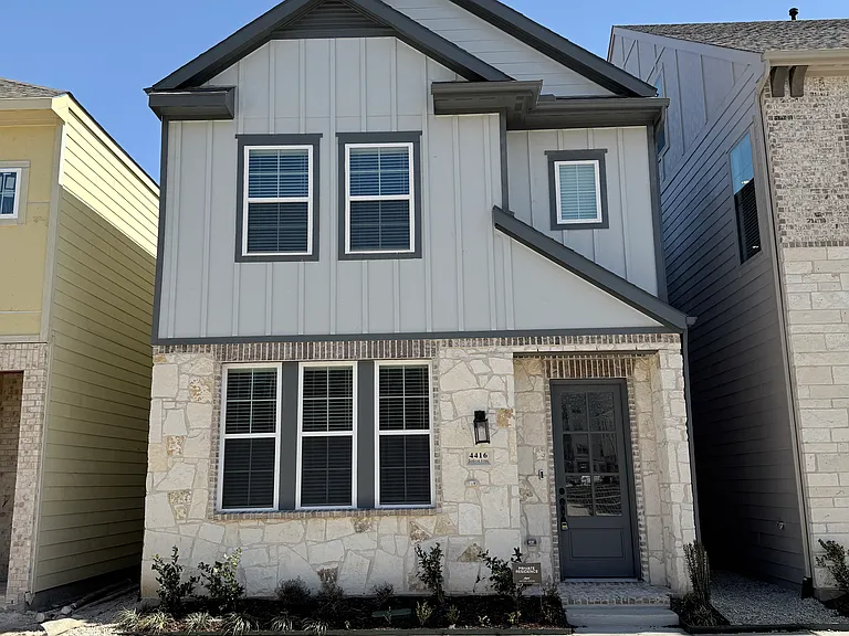 4416 Henderson Ave — Photo 2