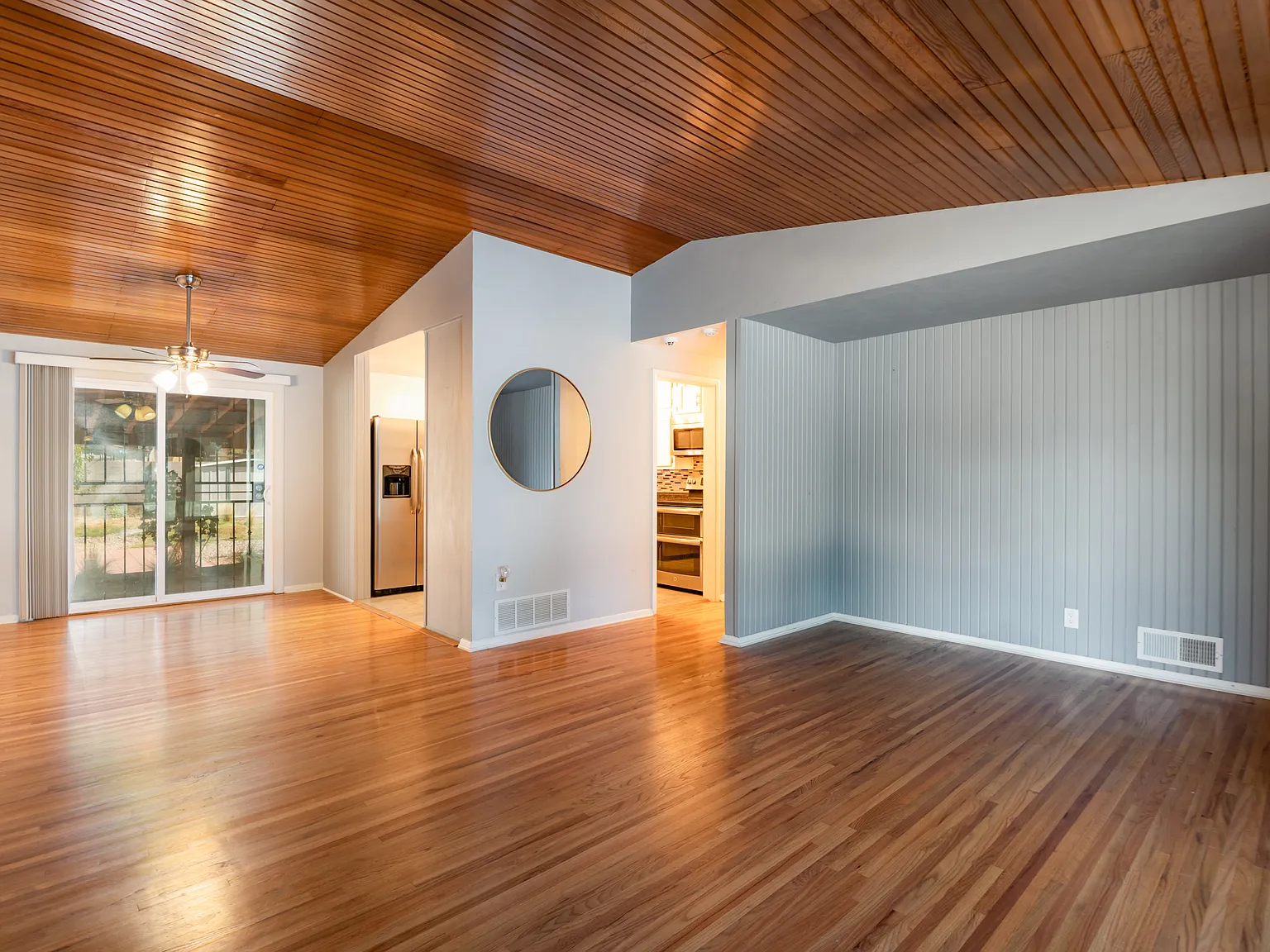 3112 California Street Northeast — Photo 4