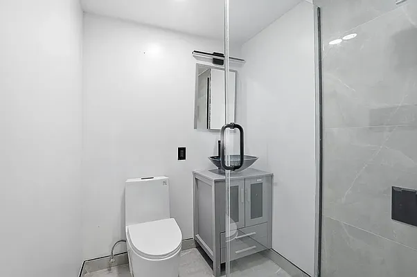 Bathroom, photo 1