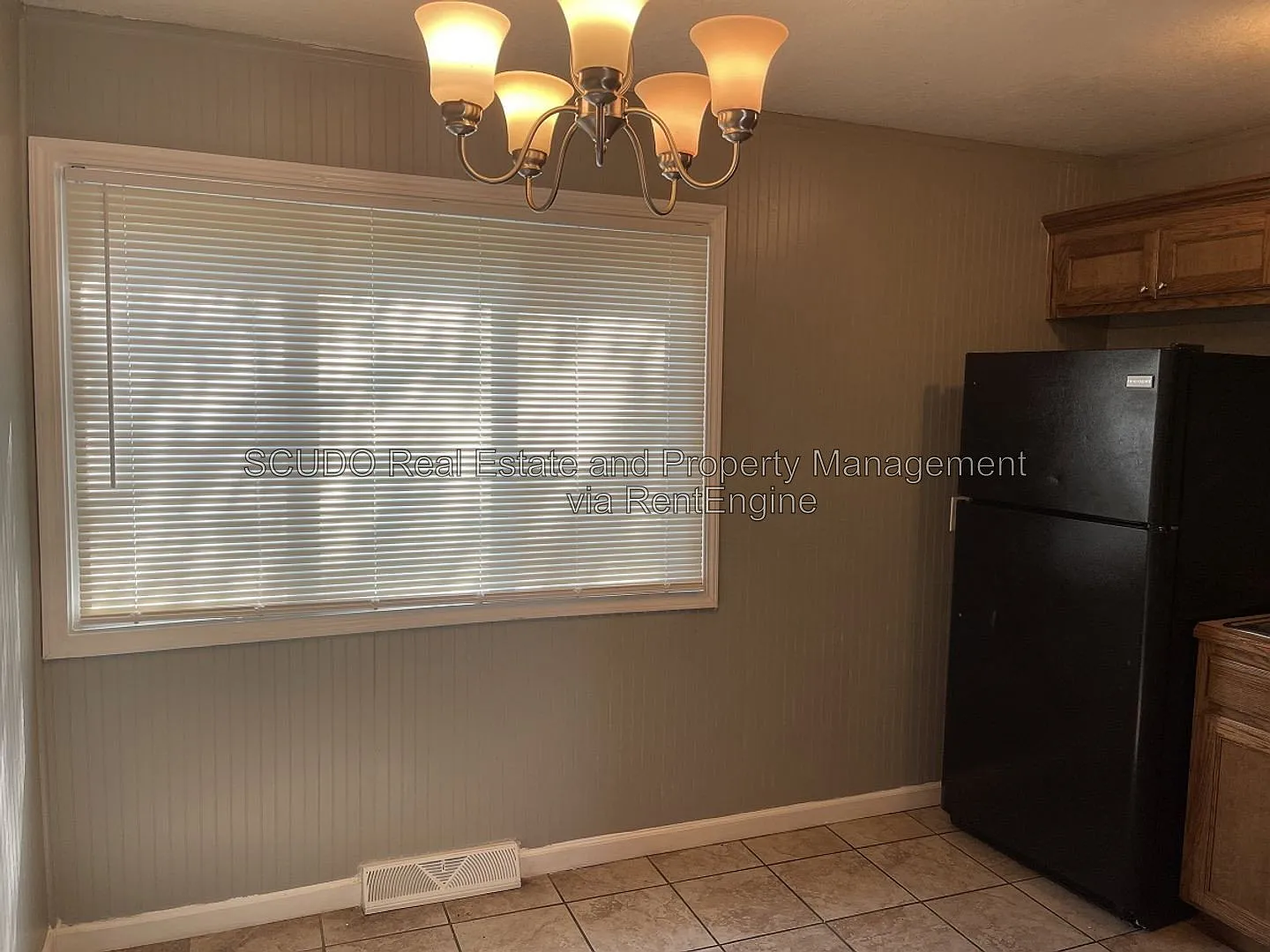 3 bed, 1.0 bath, 888 sqft, $1,200 — Photo 3