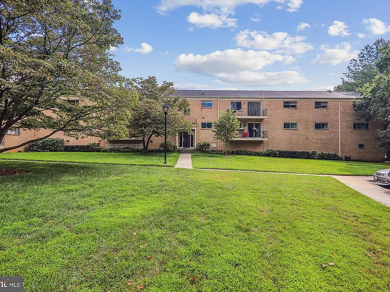 10631 Montrose Ave #M-202 — Photo 1