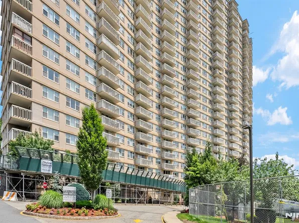 555 North Ave APT 23G, Fort Lee, NJ 07024