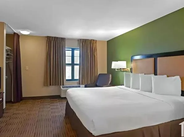 4575 Frontage Rd, Hillside, IL 60162