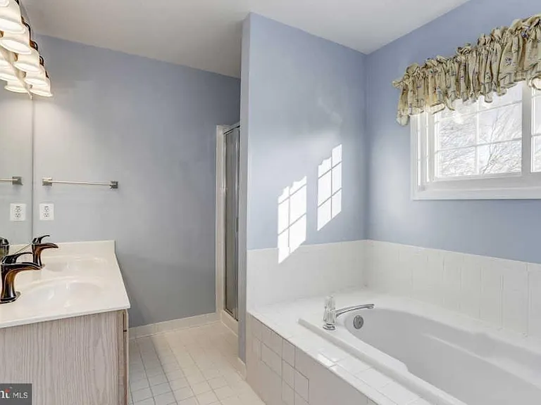 2 New Market Ct — Photo 18