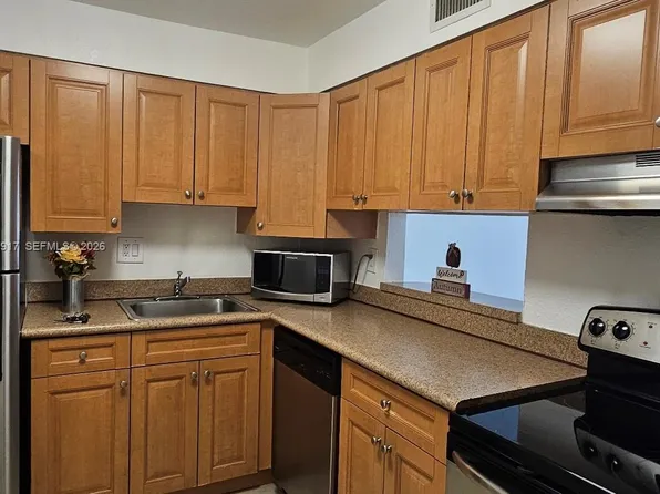 5201 Geneva Way APT 202, Doral, FL 33166