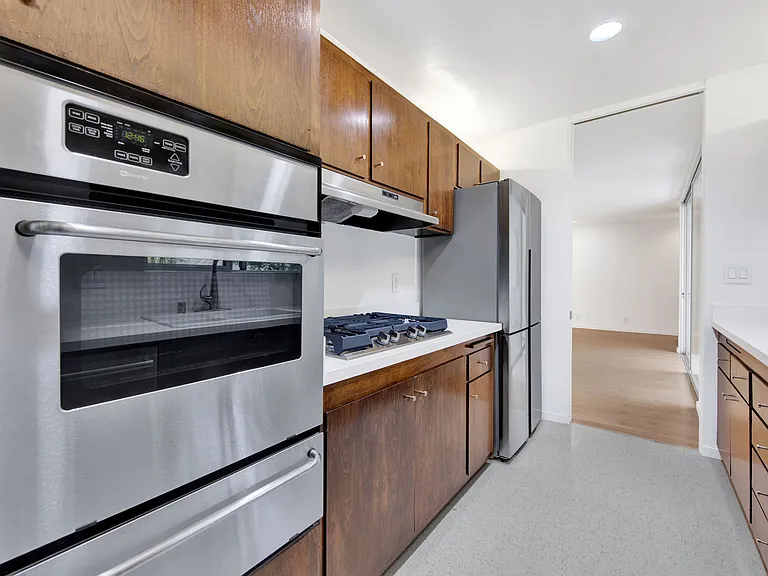 1147 N Clark St #206 — Photo 15