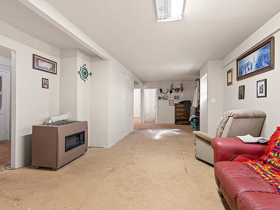 5th image of 318 S Center St