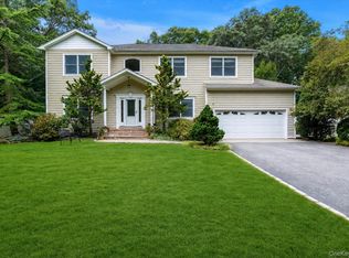 25 Pashen Place, Dix Hills, NY 11746