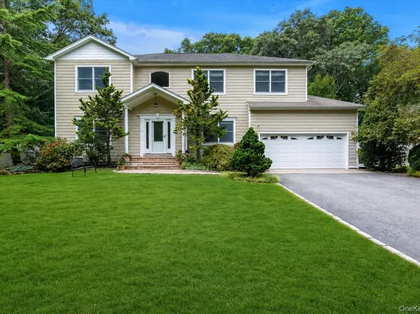 25 Pashen Place, Dix Hills, NY 11746