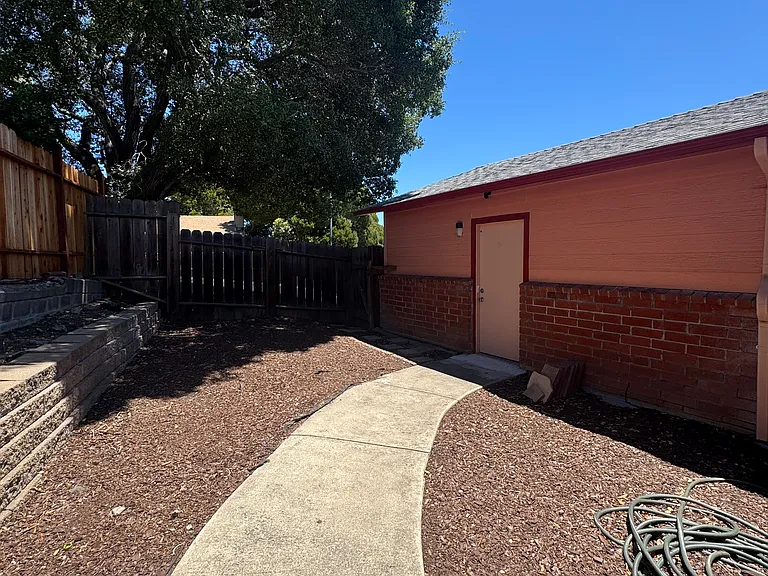 2230 Redwood St — Photo 40