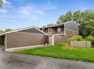2735 Mackubin St APT 7, Roseville, MN 55113
