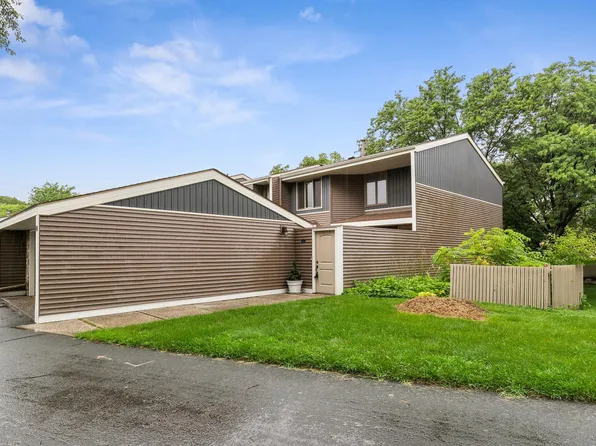 2735 Mackubin St APT 7, Roseville, MN 55113