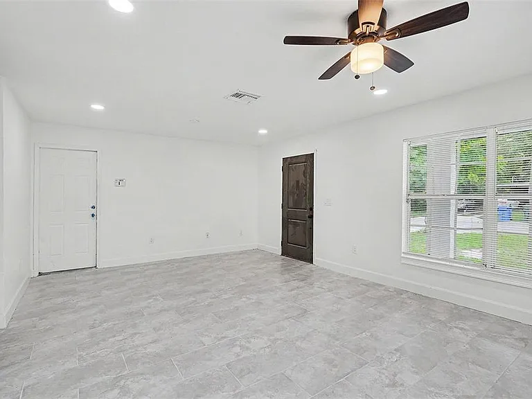 1128 Neville Ave — Photo 5