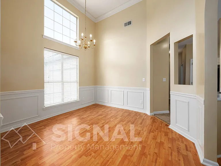108 Spring Pl — Photo 5