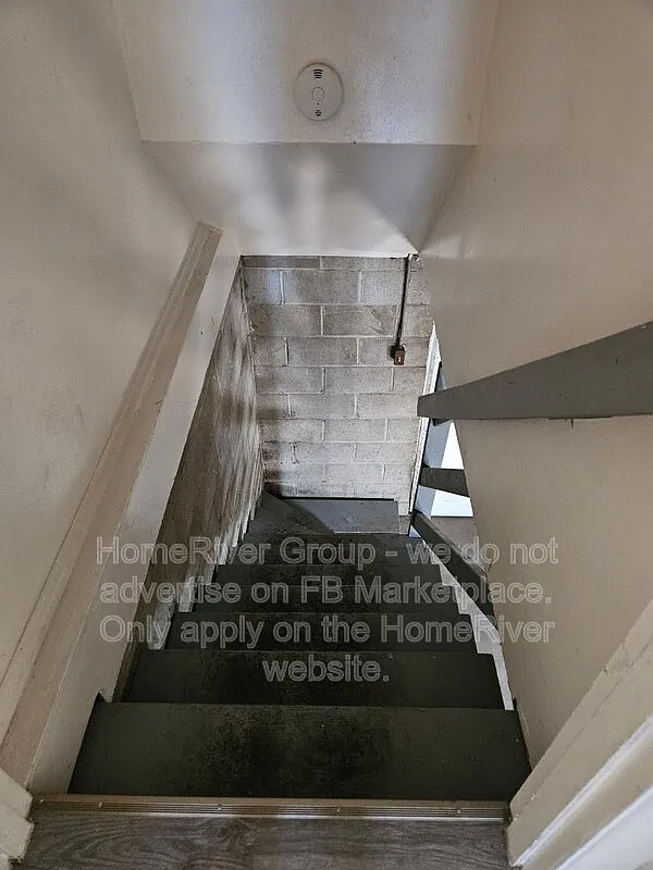 2 bed, 1.0 bath, 996 sqft, $1,300 — Photo 2