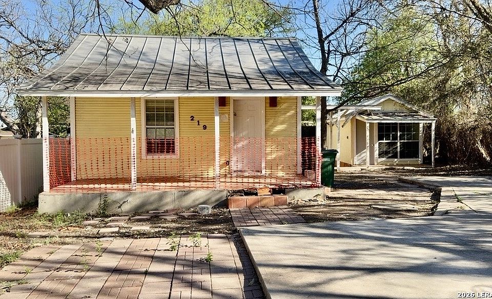 1st image of 219 Melrose