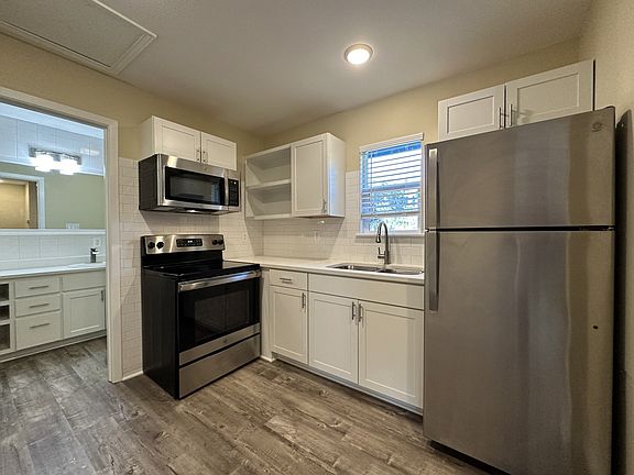 2nd image of 1010 Rockmoor #4