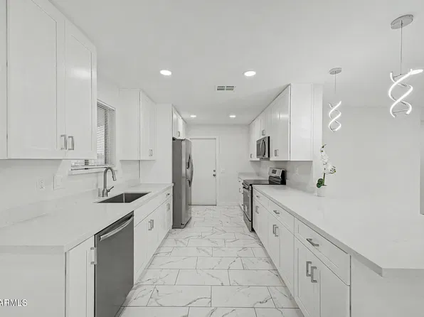 26621 S SHUMAKER Drive, Sun Lakes, AZ 85248