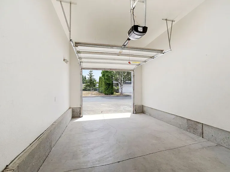 1499 NE Birkshire Ct — Photo 30