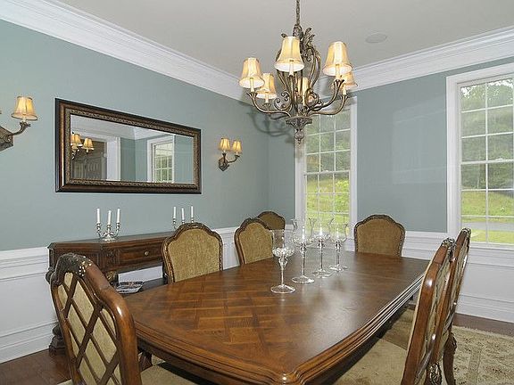 5th image of 41226 Holt Ct