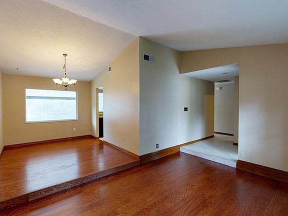 4th image of 111 Ingram Cir