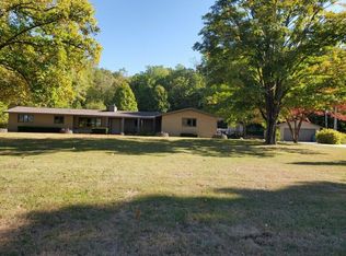 9608 N Riverview Dr, Kalamazoo, MI 49004