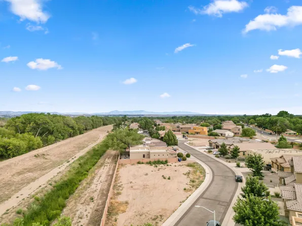 212 Anna Maria Pl SW, Albuquerque, NM 87105