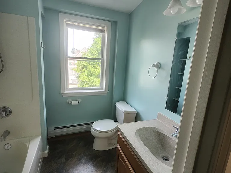 Amherst St — Photo 11