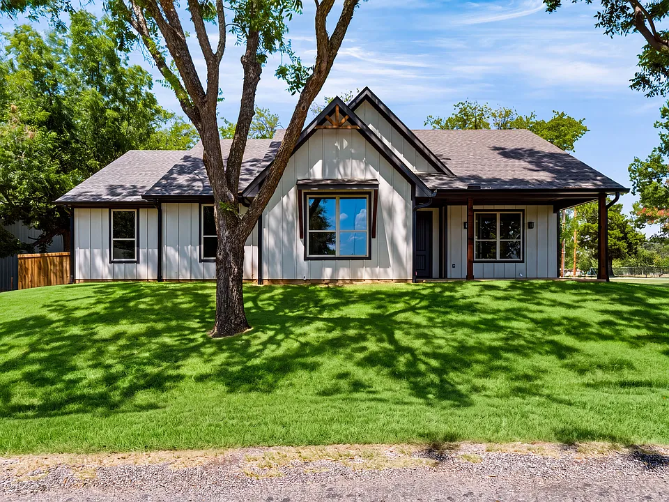 52 Graves Cir