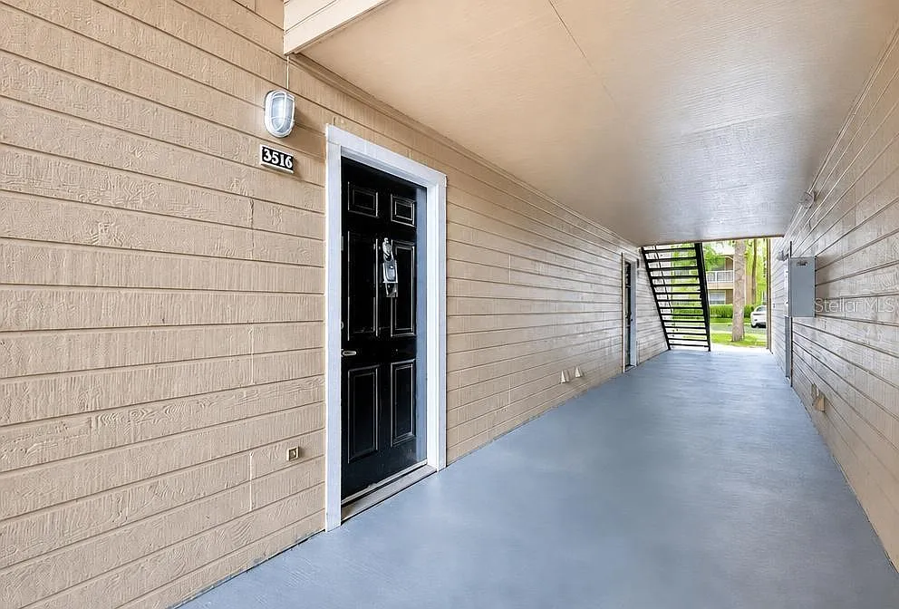1 bed, 1.0 bath, 627 sqft, $1,299 — Photo 2