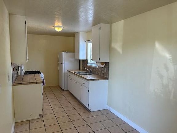 3rd image of 3234 Mission Dr