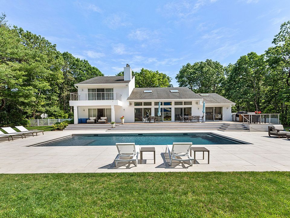 1st image of 4 Cherry Blossom Ln
