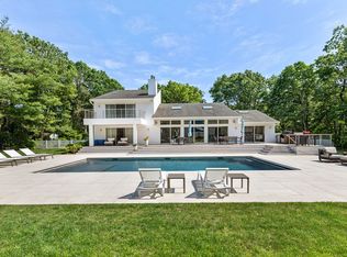4 Cherry Blossom Ln, East Quogue, NY 11942