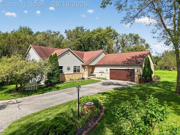 3122 County Farm Rd, Howell, MI 48843