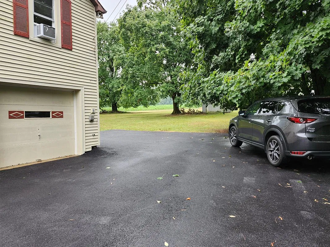 2 bed, 1.0 bath, 1100 sqft, $1,400 — Photo 2