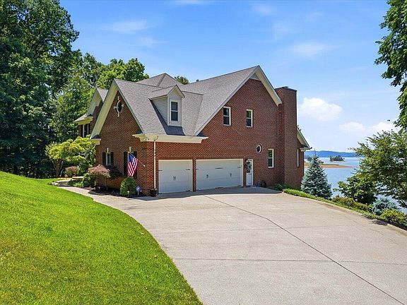 5th image of 1881 Pointe Dr