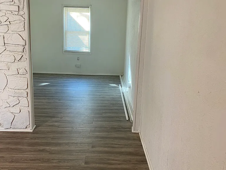 1008 Terrill St — Photo 4
