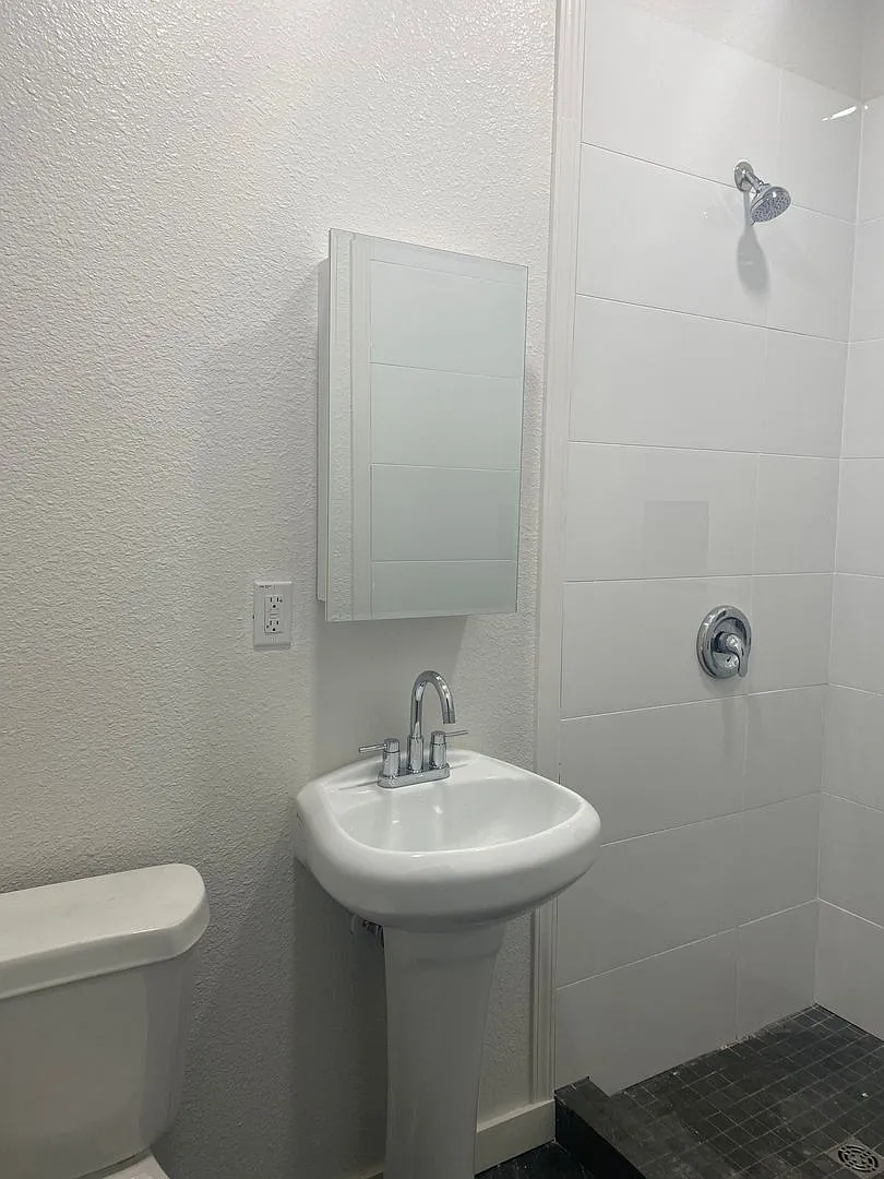 1119 Guadalupe St | Renovated Studio — Photo 3