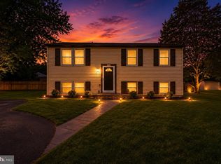 1245 Wilshire Dr, Herndon, VA 20170