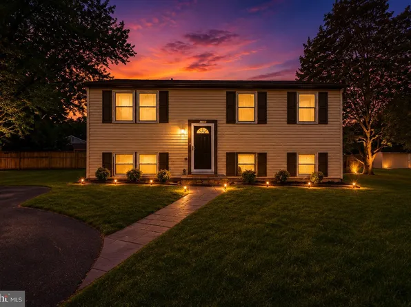 1245 Wilshire Dr, Herndon, VA 20170