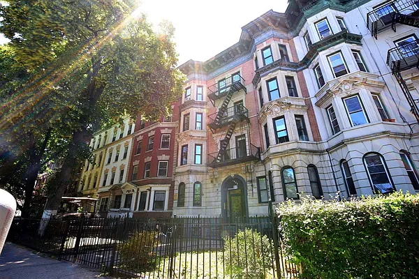 Rented by Rentall Group Inc | media 31