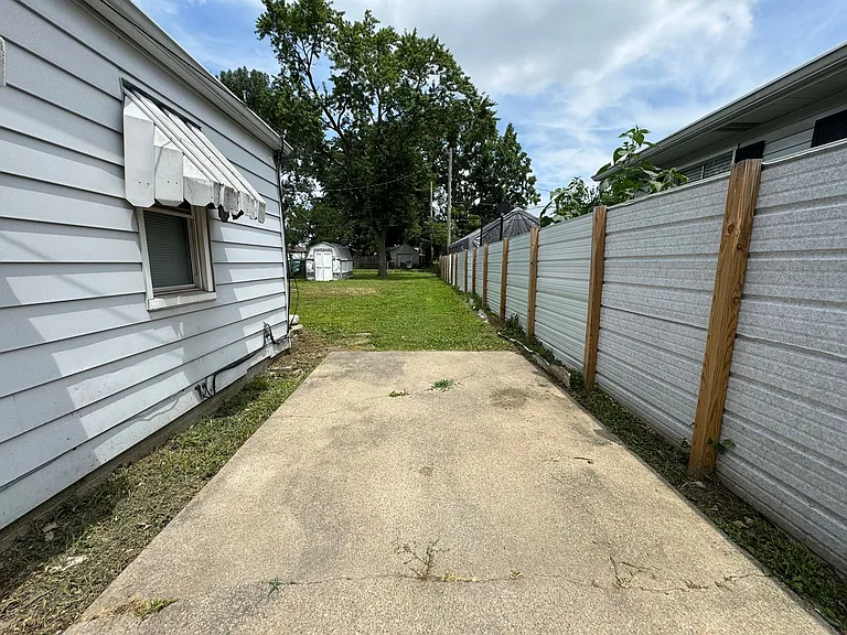 2342 E Legrande Ave — Photo 24