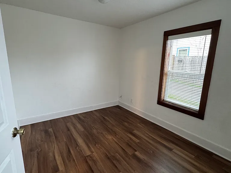 903 Locust St #A — Photo 10