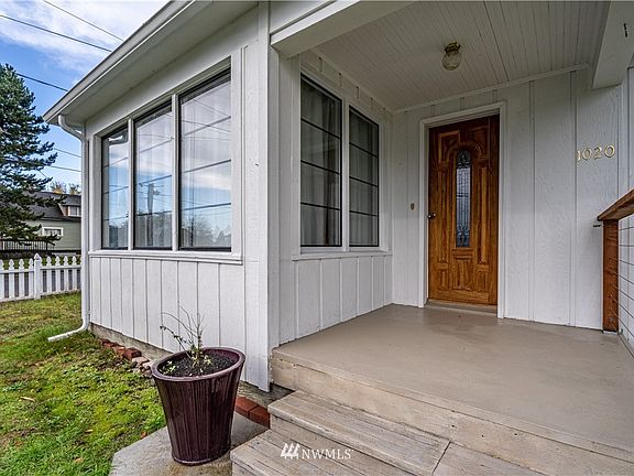 3rd image of 1020 W Young St