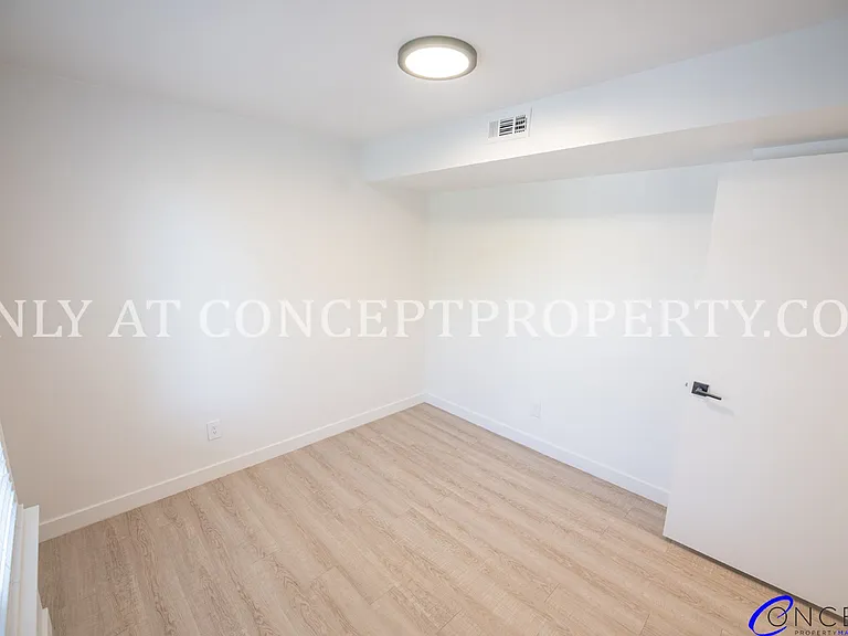 Avenue View Apartments — Photo 22